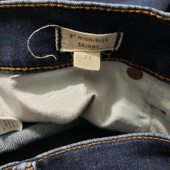 Madewell Jeans  9" Hi Rise Skinny  Dark Wash  Women's Size 28" - Picture 3 of 4